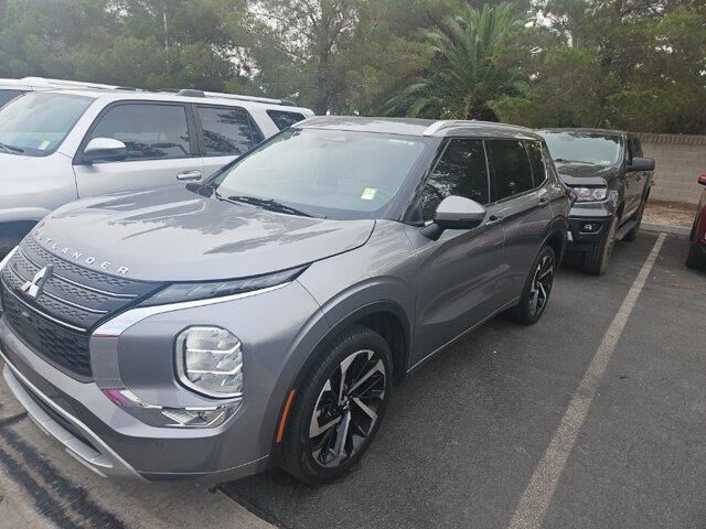 2022 Mitsubishi Outlander SEL — photo 1 of 11