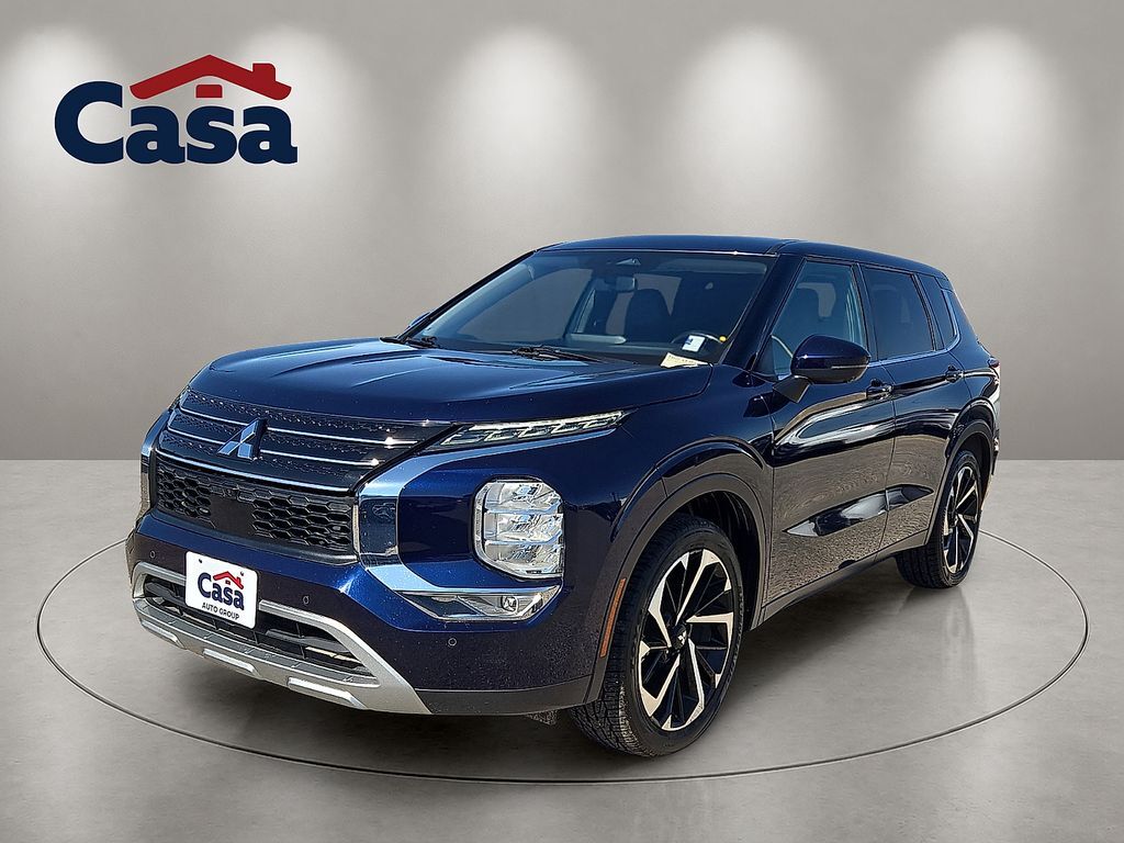 2024 Mitsubishi Outlander SE — photo 1 of 13