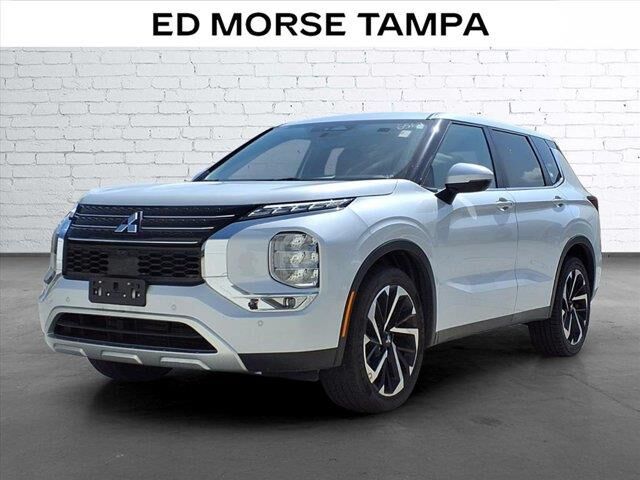 2024 Mitsubishi Outlander SE — photo 1 of 9