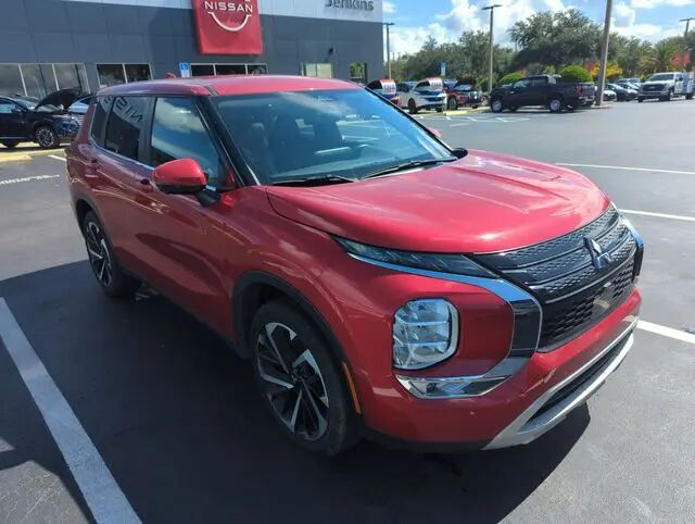 2024 Mitsubishi Outlander SE — photo 1 of 13