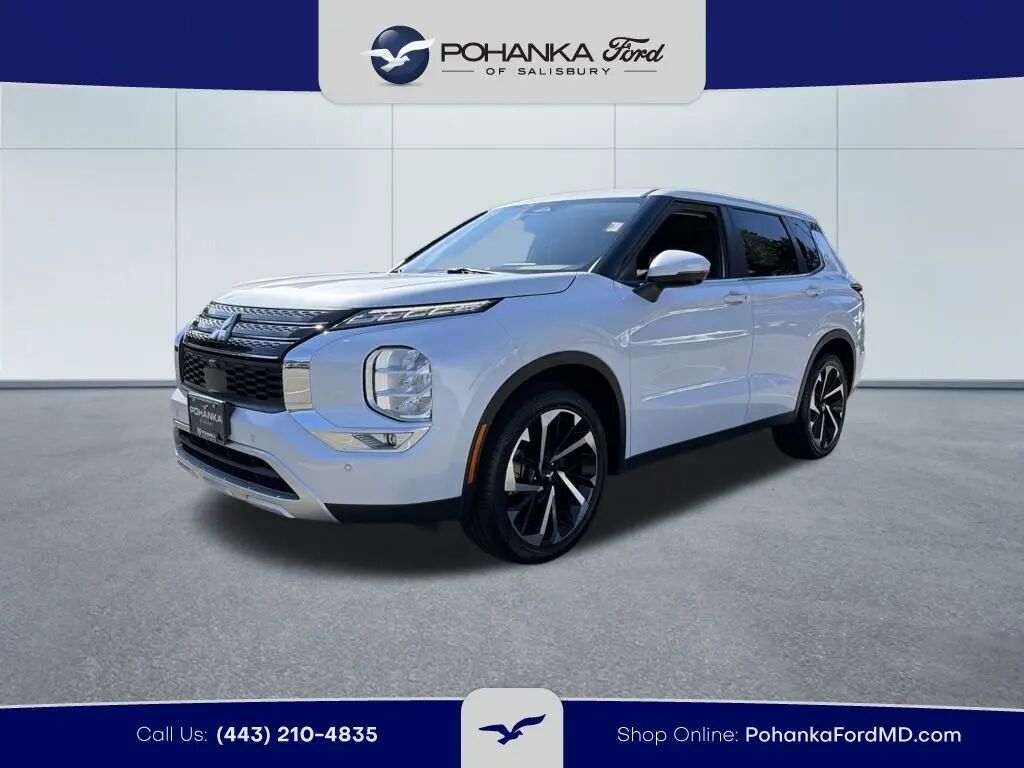 2024 Mitsubishi Outlander SE — photo 1 of 13