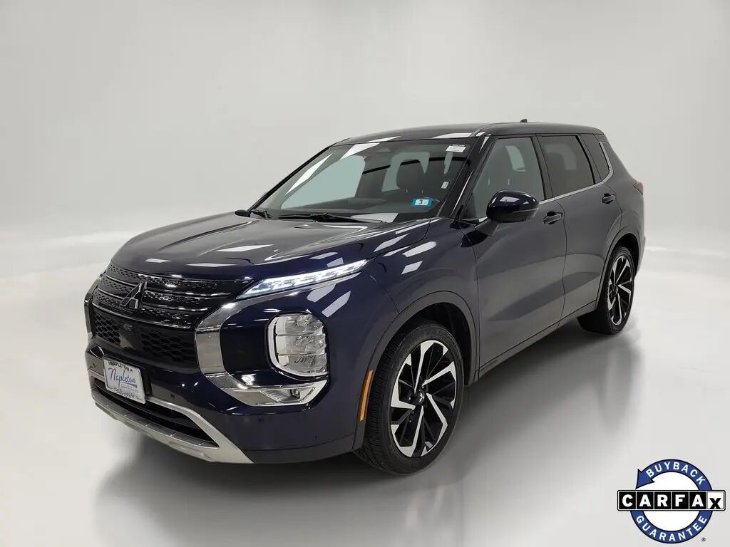 2024 Mitsubishi Outlander SE — photo 1 of 12