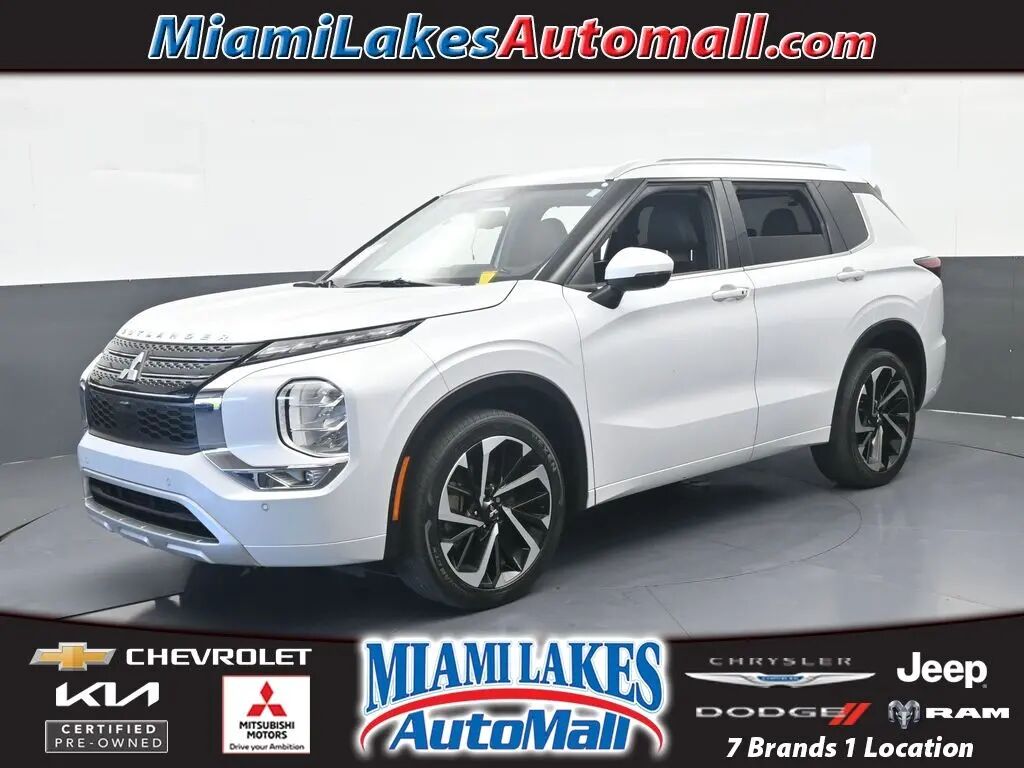 2024 Mitsubishi Outlander SEL — photo 1 of 13