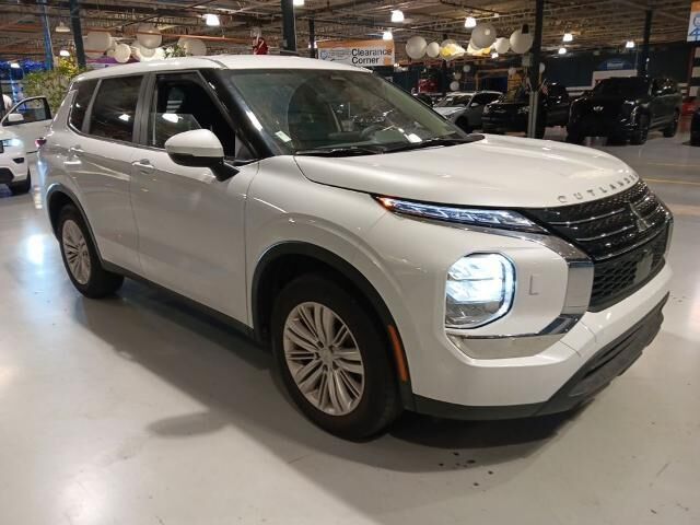 2024 Mitsubishi Outlander ES