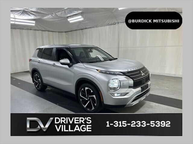 2023 Mitsubishi Outlander SE