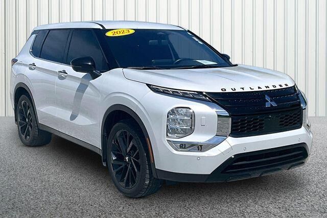 2023 Mitsubishi Outlander SE