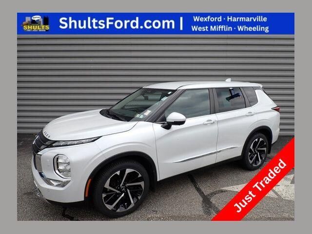 2022 Mitsubishi Outlander SE — photo 1 of 13