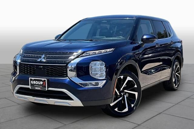 2024 Mitsubishi Outlander SE — photo 1 of 12