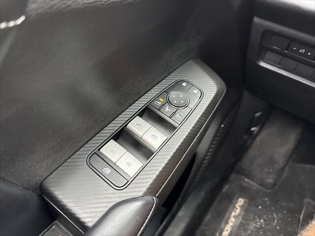 2025 Mitsubishi Outlander SE — photo 1 of 13