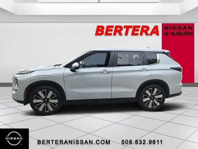 2025 Mitsubishi Outlander SE