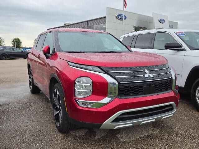 2024 Mitsubishi Outlander SE