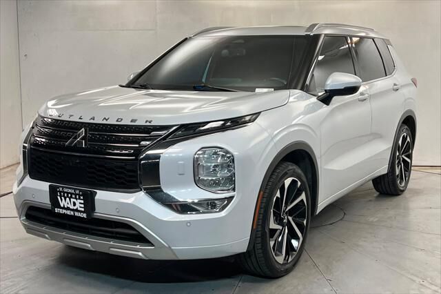 2022 Mitsubishi Outlander SEL — photo 1 of 13
