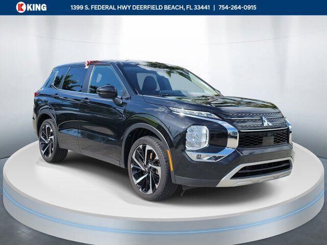 2024 Mitsubishi Outlander SE — photo 1 of 13