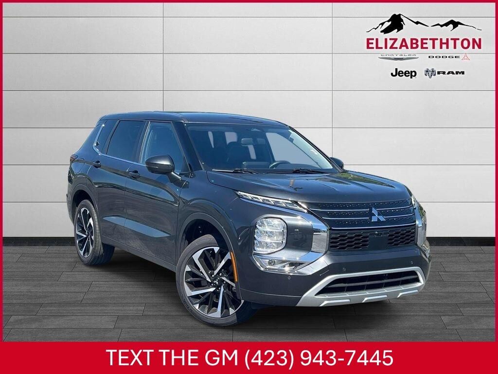 2024 Mitsubishi Outlander SE — photo 1 of 13