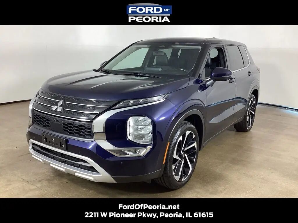 2024 Mitsubishi Outlander SE — photo 1 of 13