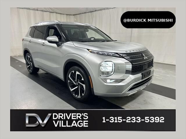 2023 Mitsubishi Outlander SE