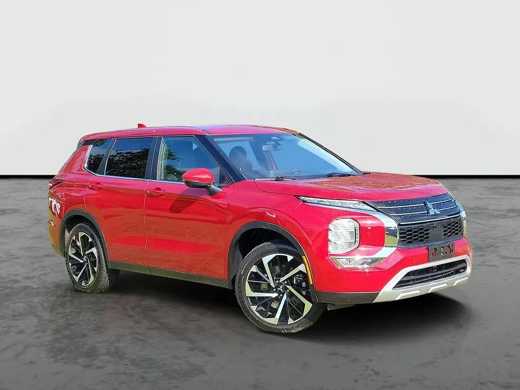 2024 Mitsubishi Outlander SE — photo 1 of 12