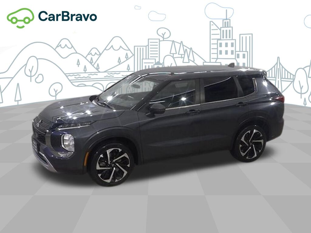 2024 Mitsubishi Outlander SE — photo 1 of 6