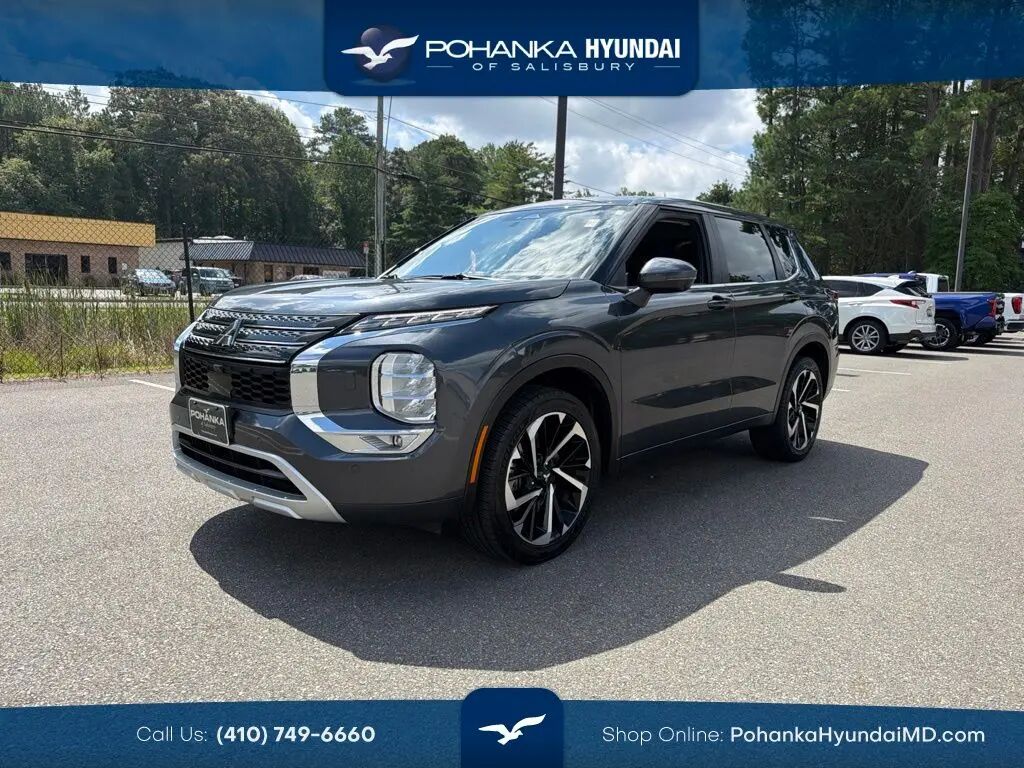 2024 Mitsubishi Outlander SE — photo 1 of 9