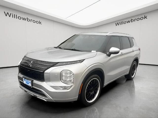 2022 Mitsubishi Outlander SEL Special Edition — photo 1 of 13