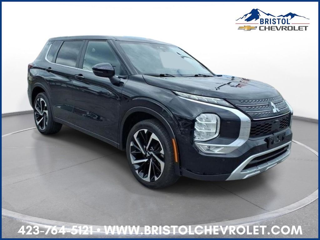 2024 Mitsubishi Outlander — photo 1 of 13
