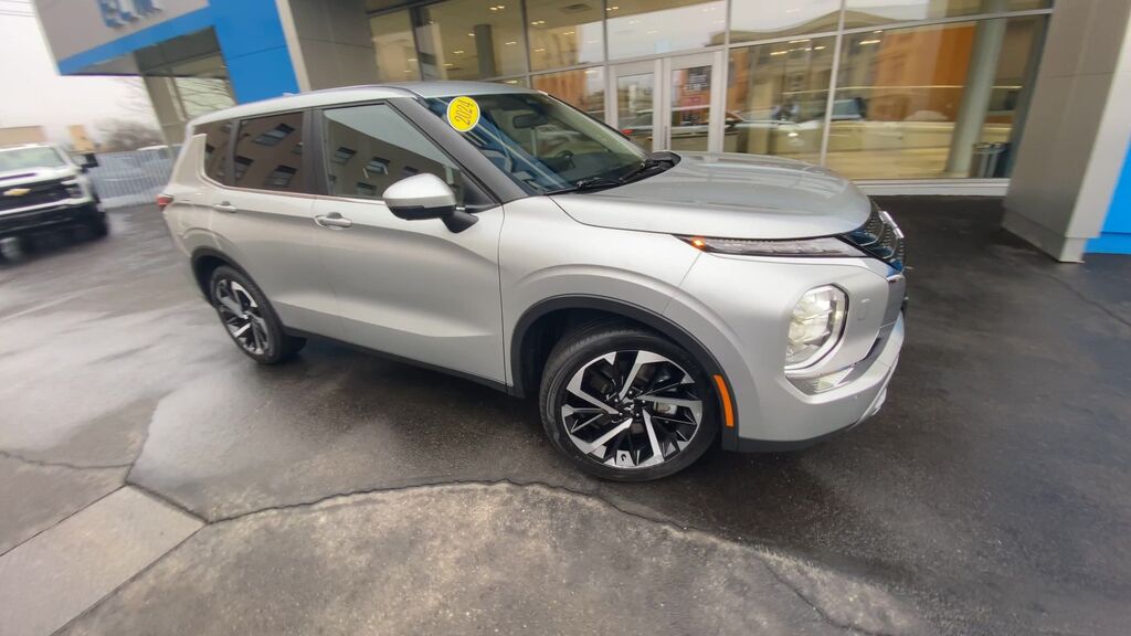 2024 Mitsubishi Outlander SE — photo 1 of 7