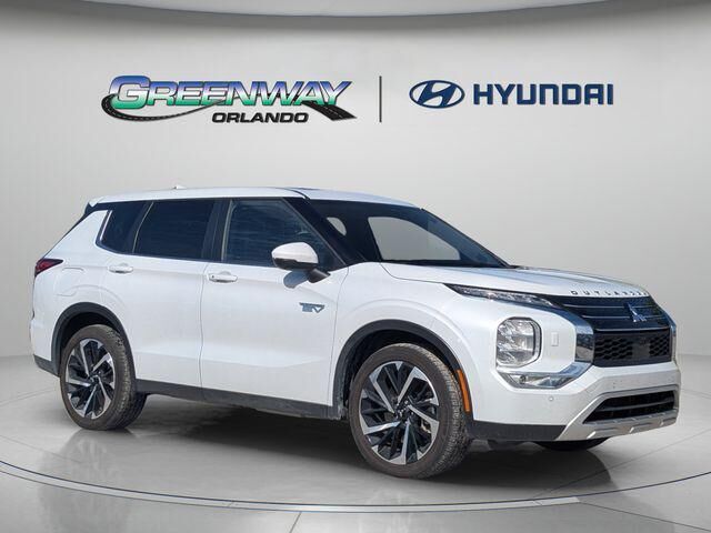 2025 Mitsubishi Outlander PHEV SE — photo 1 of 13