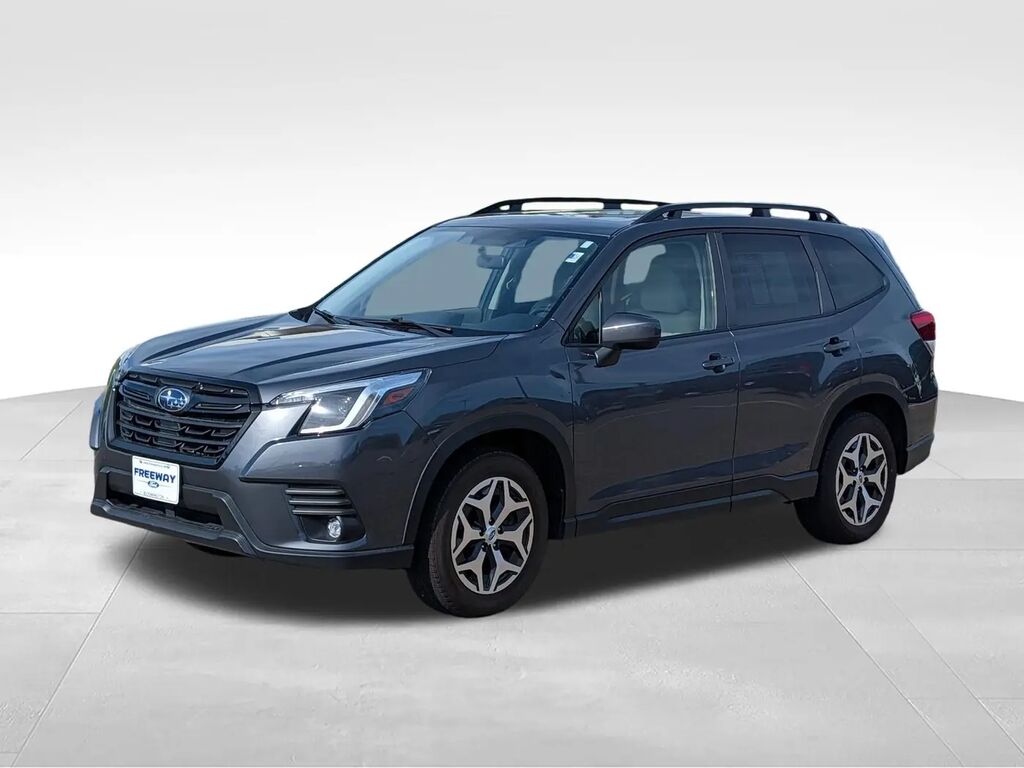 2024 Subaru Forester Premium — photo 1 of 13