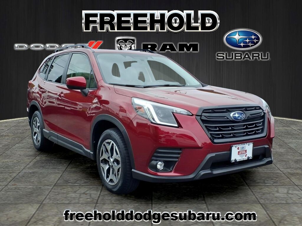 2024 Subaru Forester Premium — photo 1 of 13