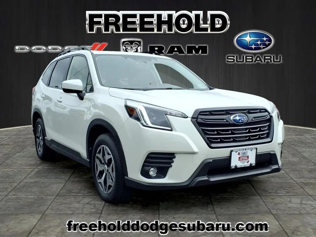2024 Subaru Forester Premium — photo 1 of 13