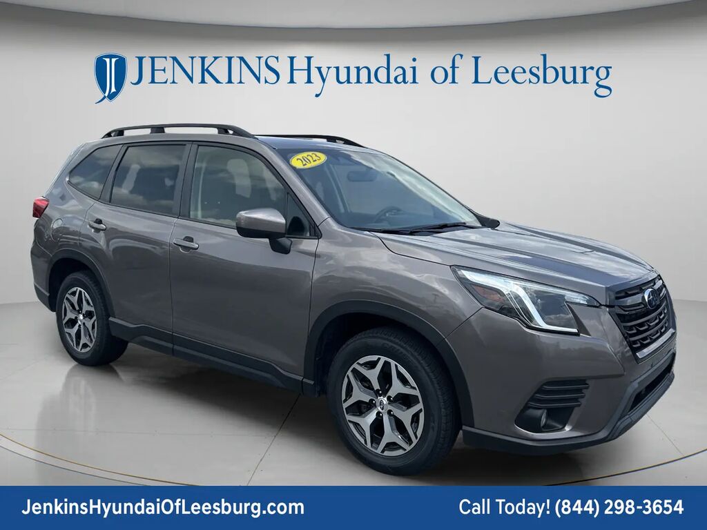 2023 Subaru Forester Premium — photo 1 of 13