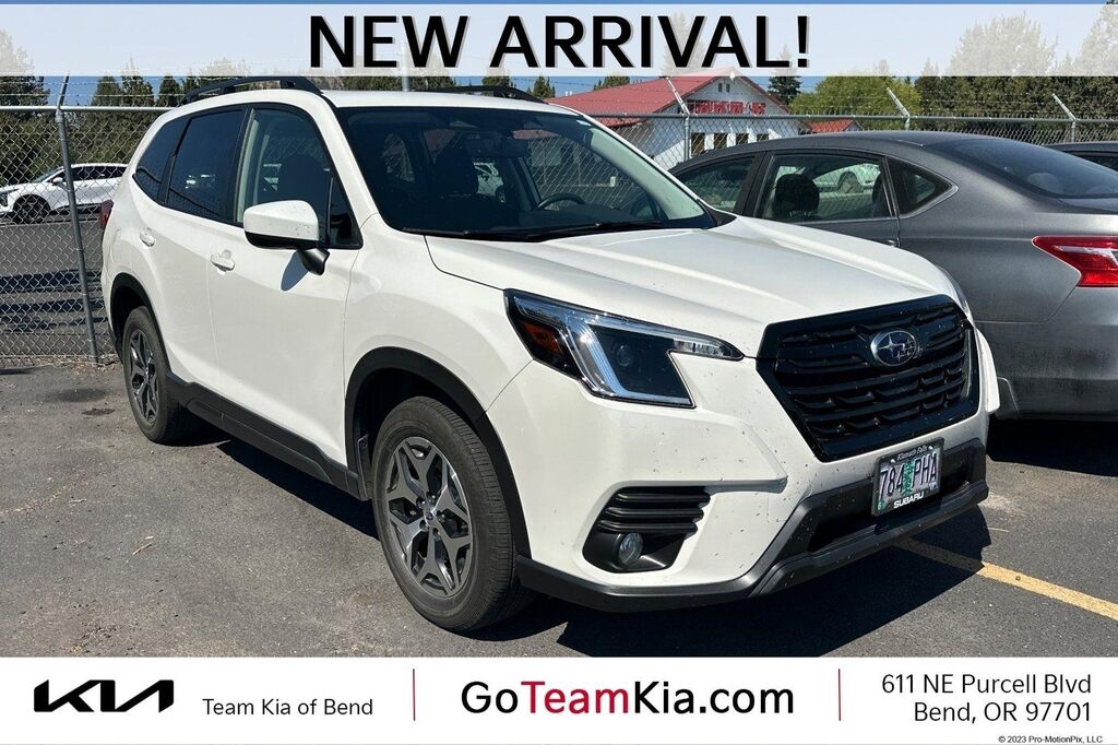2023 Subaru Forester Premium — photo 1 of 12