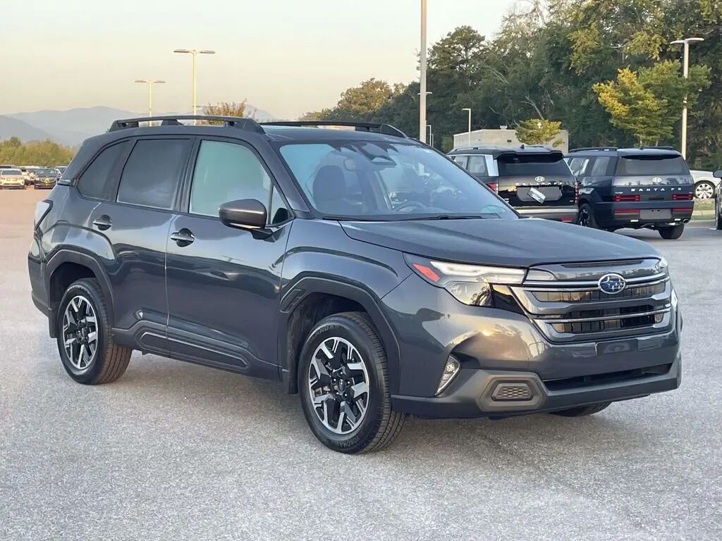 2025 Subaru Forester Premium — photo 1 of 13