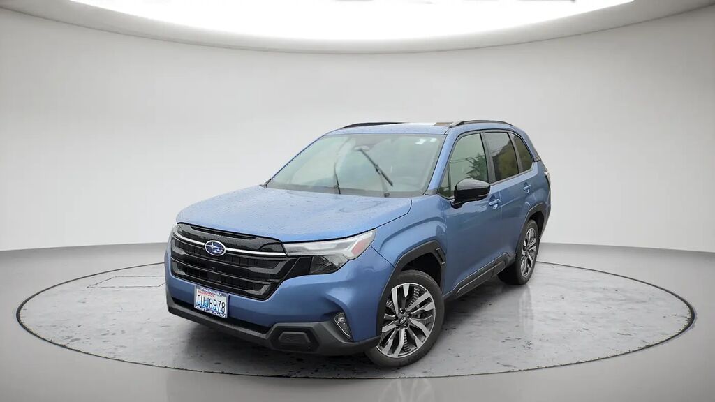 2025 Subaru Forester Touring — photo 1 of 13