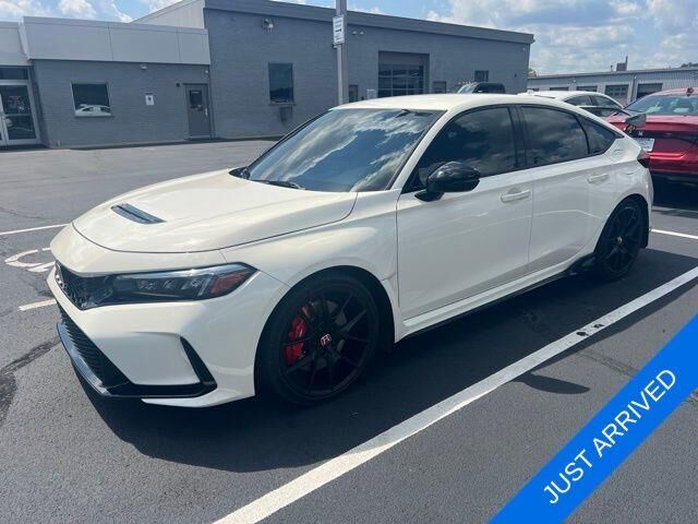 2025 Honda Civic Type R — photo 1 of 13