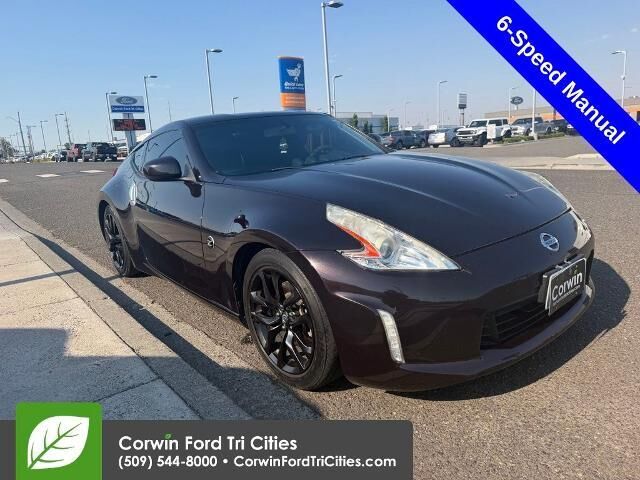 2017 Nissan 370Z Base — photo 1 of 13