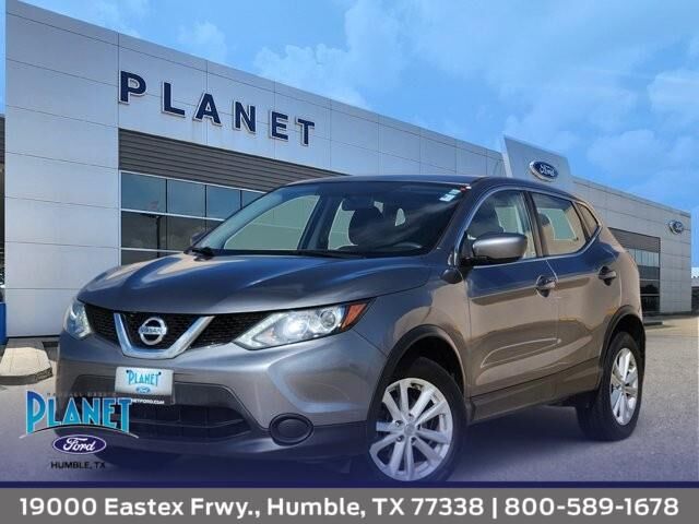 2017 Nissan Rogue Sport S — photo 1 of 13