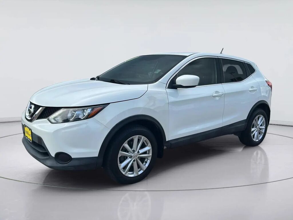 2018 Nissan Rogue Sport S — photo 1 of 13