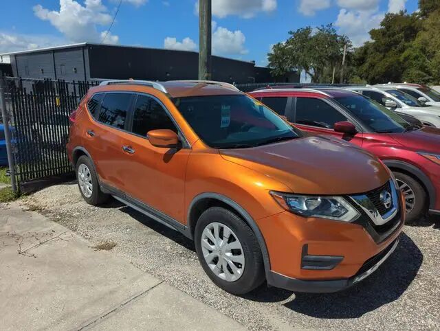 2017 Nissan Rogue S — photo 1 of 13