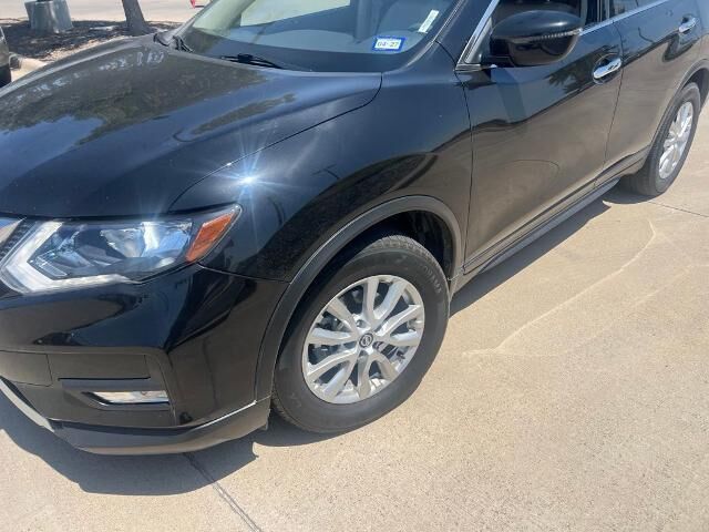 2017 Nissan Rogue S — photo 1 of 13