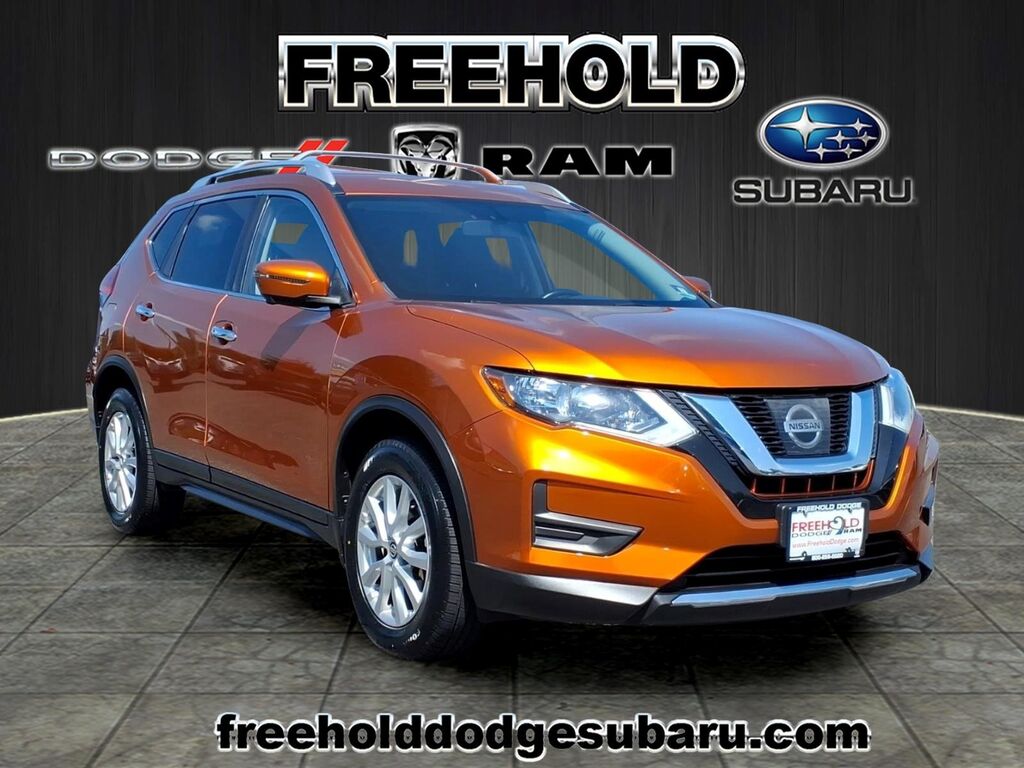2017 Nissan Rogue SV — photo 1 of 13