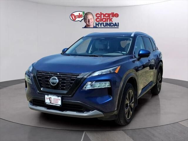 2021 Nissan Rogue SV — photo 1 of 1