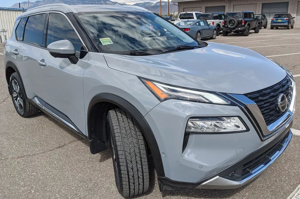 2021 Nissan Rogue Platinum — photo 1 of 13