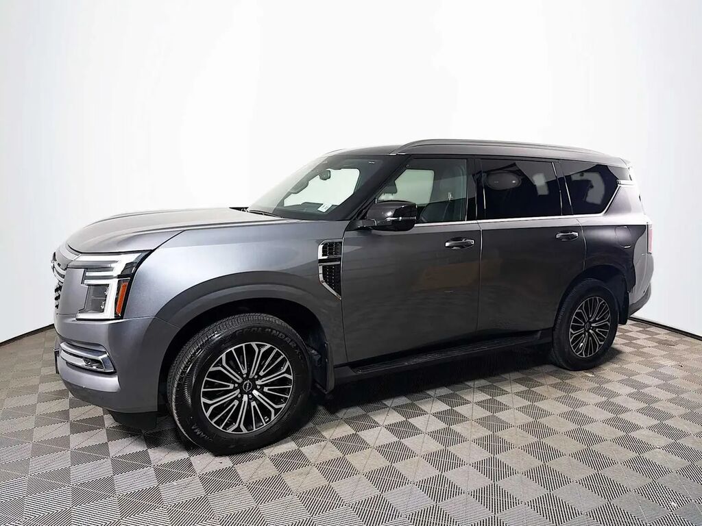 2025 Nissan Armada SL — photo 1 of 13