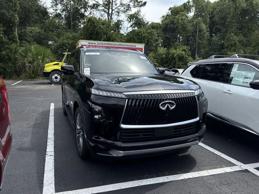2025 INFINITI QX80 Luxe — photo 1 of 13
