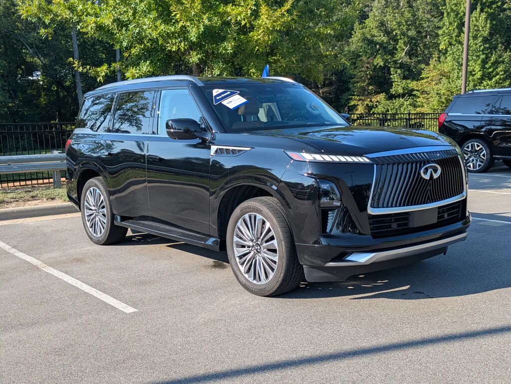 2025 INFINITI QX80 Luxe — photo 1 of 13