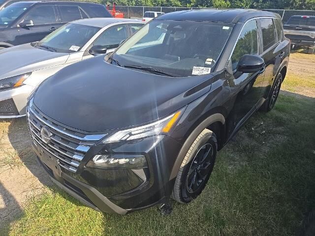 2025 Nissan Rogue SV — photo 1 of 4