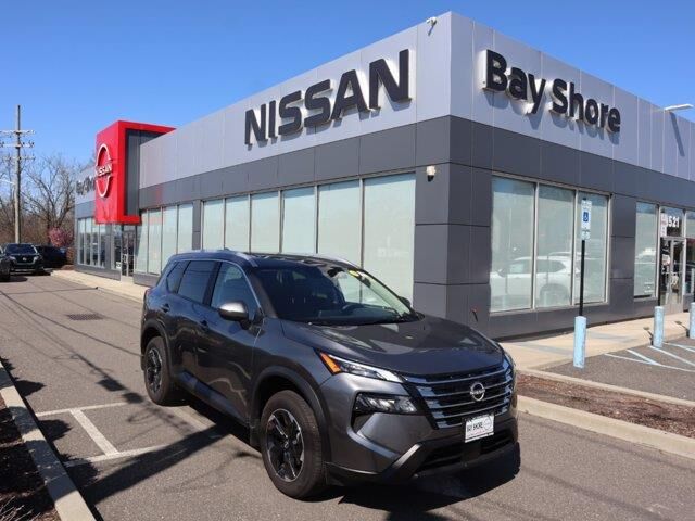2025 Nissan Rogue SV — photo 1 of 13