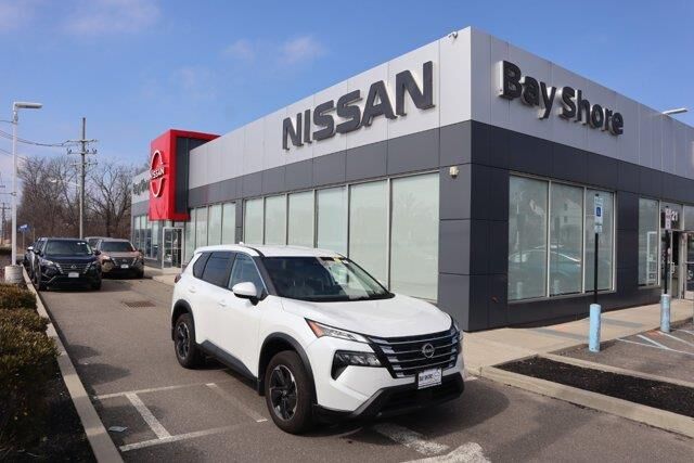 2025 Nissan Rogue SV — photo 1 of 13