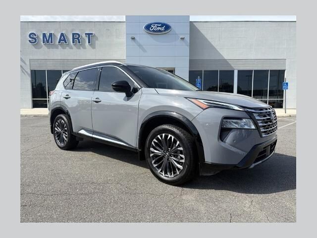 2024 Nissan Rogue Platinum — photo 1 of 11